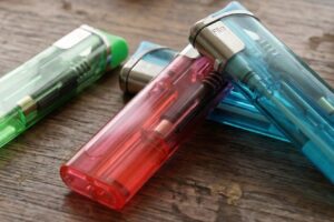 ライターの捨て方完全解説！京都市のルール・ガスの抜き方も